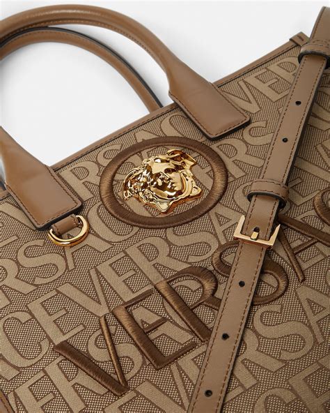 official site for versace.